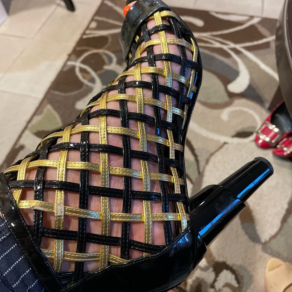 CHANEL interlock CC patent leather cage pumps - Picture 4 of 8